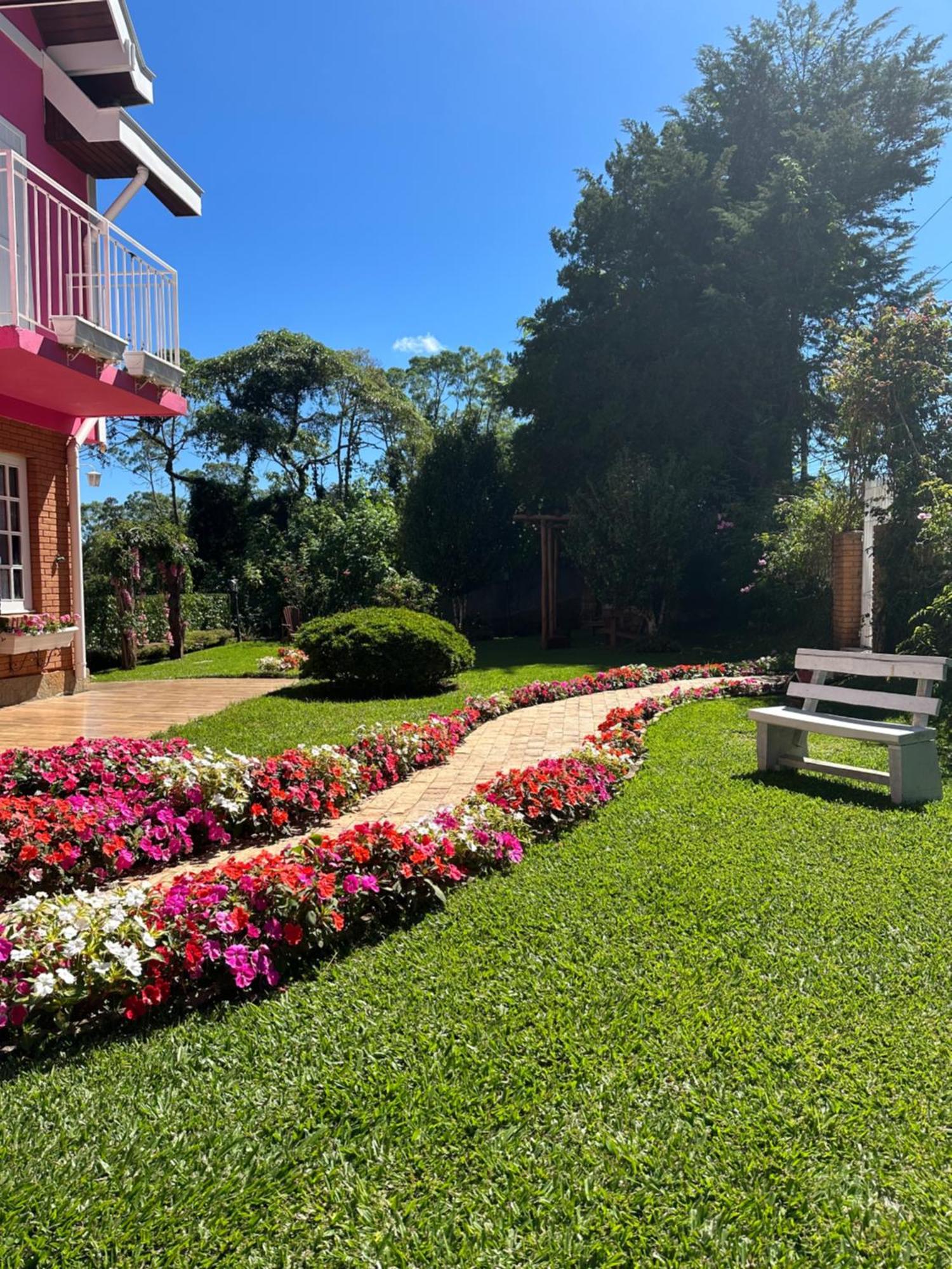 Pensão Pink Village